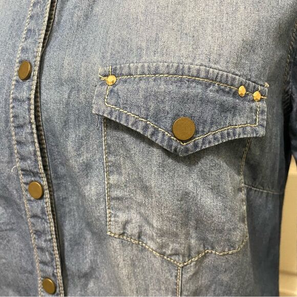 American Rag Denim Button-Up Shirt Medium Wash w/ Studded‎ Collar Women’s Small - Picture 3 of 8